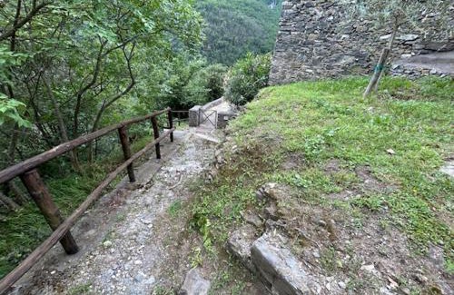 Colletta House | Stunning medieval setting surrounded by mountains