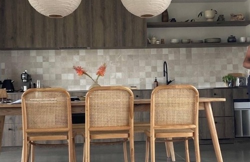 Waihi Beach House | Stunning Modern * Quiet * Family Friendly * Walk to beach & shops. Sleeps 10