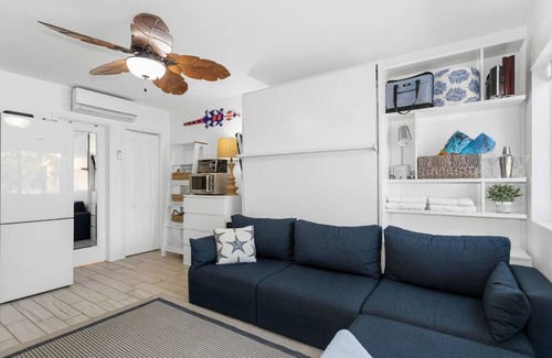 Hollywood Condo | Stunning & Modern Studio by The Beach