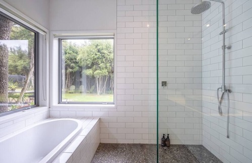 Albert Town House | Stunning Mount Iron views in a private and secluded area
