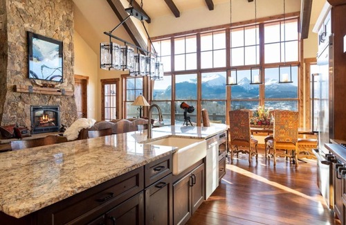 Silverthorne House | Stunning Mountain Escape - easy access to Keystone, Breckenridge, Copper, & Vail