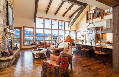 Silverthorne House | Stunning Mountain Escape - easy access to Keystone, Breckenridge, Copper, & Vail