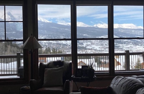 Silverthorne House | Stunning Mountain Escape - easy access to Keystone, Breckenridge, Copper, & Vail