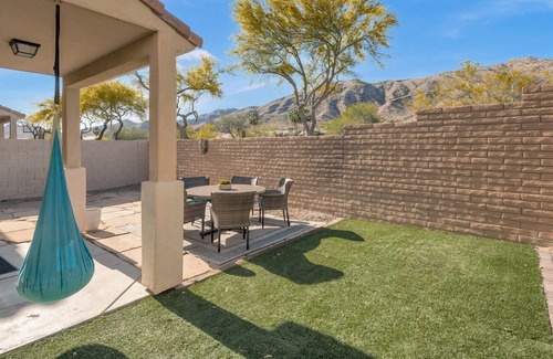 Foothills House | Stunning mountain views with trails- just minutes from the 202