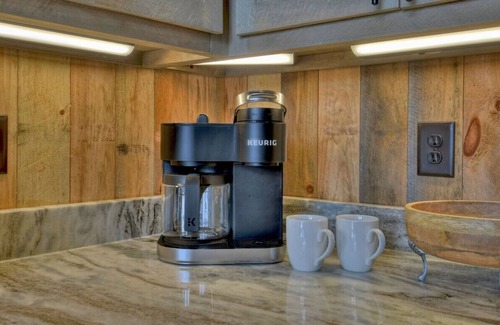 Epworth House | Stunning mtn views, hot tub, pool table