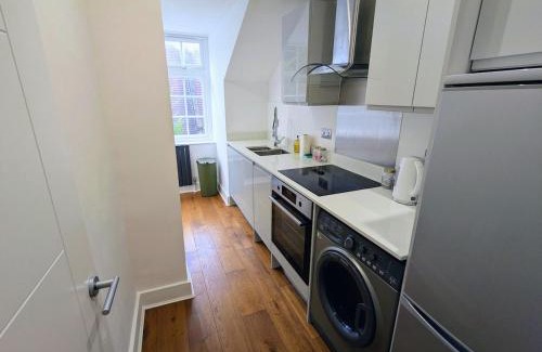College Park and Old Oak Apartment | Stunning New Flat, 20 Minutes to Bond Street!