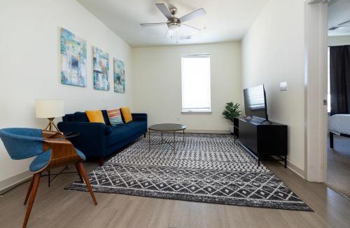 Downtown Louisville Apartment | Stunning Nulu 1BR CozySuites 06
