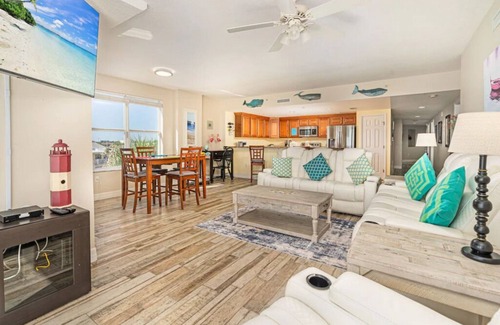 Melinda Cook Condo | Stunning Ocean Views and Sunrise!nOPUS CONDO-DIRECT OCEANFRONT UNIT# 304