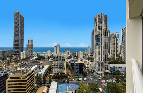 Surfers Paradise Apartment | Stunning Ocean Views from Every Room n24th level nFully Aircond Cental location!