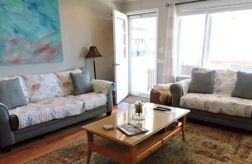 Emerald Isle Cottage | Stunning Ocean Front Views-Pet Friendly-Clean, Sound System indoors and out!