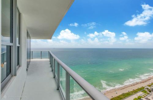 Hollywood South Central Beach House | Stunning Ocean Front Work remote high speed WiFi