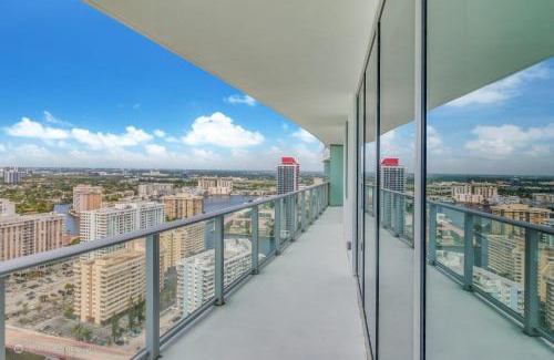 Hollywood South Central Beach House | Stunning Ocean Front Work remote high speed WiFi