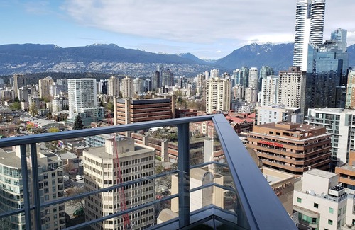 Downtown Vancouver Apartment | Stunning Ocean/Mountain View in Downtown Vancouver New Build