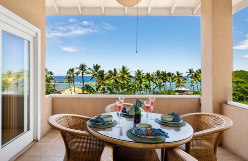 Kahaluu Bay Condo | Stunning Ocean View Beach Front Villa at Kahaluu