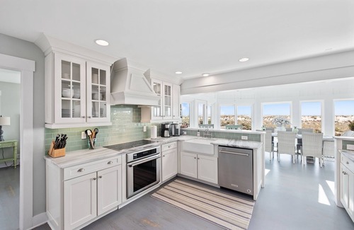 South Beach House | Stunning Oceanfront - Expansive Views - Central Location near Market & BHI Club