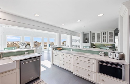 South Beach House | Stunning Oceanfront - Expansive Views - Central Location near Market & BHI Club
