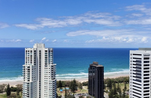Broadbeach Apartment | Stunning OceanView Dual-Ensuites Apt w/Balcony @ Broadbeach Gold Coast