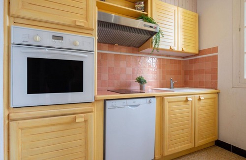 Le Grand Large House | Stunning private villa for 6 guests with WIFI, A/C, TV and pets allowed
