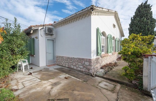 Le Grand Large House | Stunning private villa for 6 guests with WIFI, A/C, TV and pets allowed
