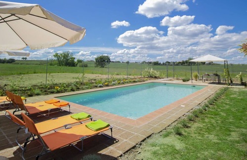 Castiglione del Lago Villa | Stunning private villa with WIFI, private pool, TV, pets allowed, panoramic view and parking