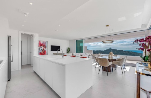 Ojen Apartment | Stunning Penthouse with Panoramic Sea & Mountain Views Near Marbella
