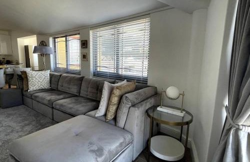 Scott Estate Apartment | Stunning penthouse in Hout Bay overlooking the beach