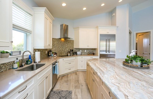Royal Harbor House | STUNNING POOL HOME, 4 BEDS/4 BATHS, DOWNTOWN NAPLES, FL