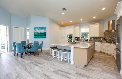 Royal Harbor House | STUNNING POOL HOME, 4 BEDS/4 BATHS, DOWNTOWN NAPLES, FL