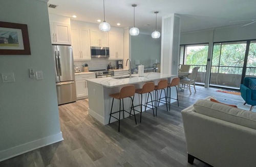 Bonita Springs Condo | Stunning poolside renovation, close to beach