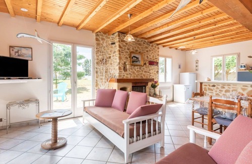 (le) Mesnil Hue House | Stunning private villa for 8 people with WIFI, TV and terrace