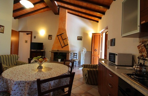 Marciano della Chiana Villa | Stunning private villa for 9 people with private pool, WIFI, TV and pets allowed, close to Arezzo