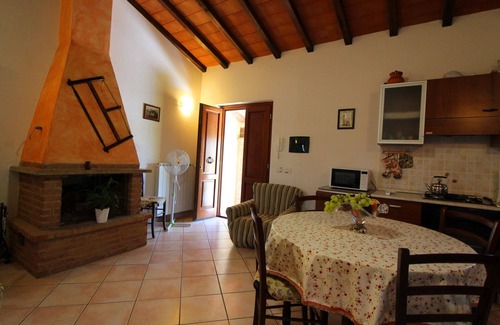 Marciano della Chiana Villa | Stunning private villa for 9 people with private pool, WIFI, TV and pets allowed, close to Arezzo