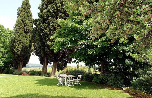Vinci Villa | Stunning private villa for 10 guests with private pool, WIFI, TV, patio, pets allowed and parking