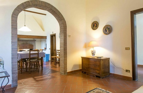 Vinci Villa | Stunning private villa for 10 guests with private pool, WIFI, TV, patio, pets allowed and parking