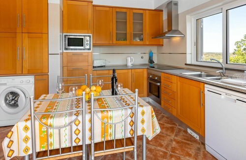 Azinhal e Amendoeira House | Stunning private villa for 6 guests with WIFI, private pool, A/C, TV, terrace and parking