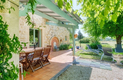 Gaillan-en-Medoc House | Stunning private villa for 6 people with WIFI, TV, terrace and pets allowed