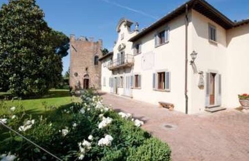 Castelfiorentino Villa | Stunning private villa with private pool, hot tub, WIFI, A/C, TV, terrace, close to San Gimignano