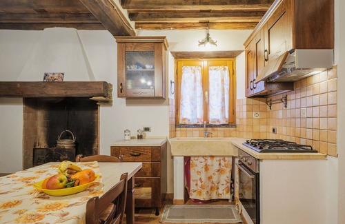 Montignoso Villa | Stunning private villa for 2 people with WIFI, TV and pets allowed
