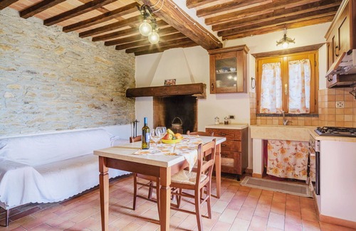 Montignoso Villa | Stunning private villa for 2 people with WIFI, TV and pets allowed