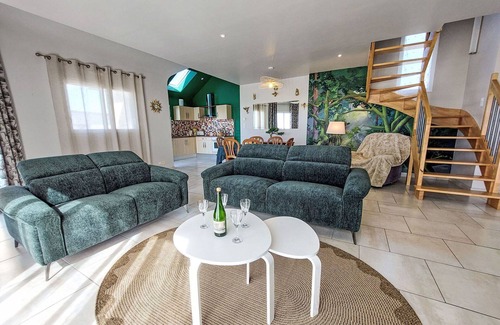 Telgruc-sur-Mer House | Stunning private villa for 6 guests with WIFI, TV, terrace and pets allowed