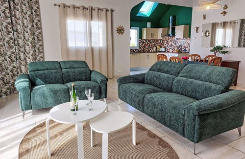 Telgruc-sur-Mer House | Stunning private villa for 6 guests with WIFI, TV, terrace and pets allowed