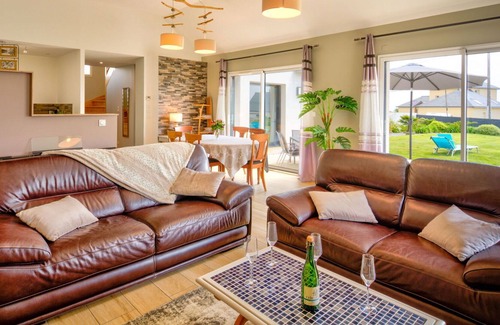Telgruc-sur-Mer House | Stunning private villa for 6 guests with WIFI, TV, terrace, pets allowed and parking