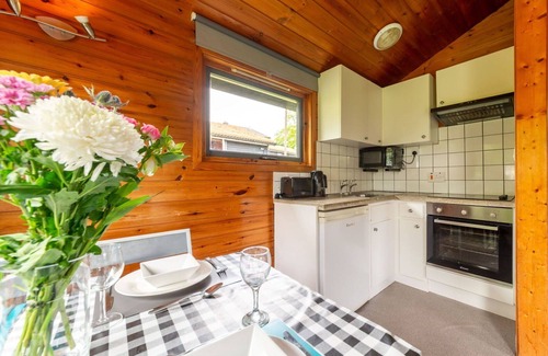 Brazzacott House | Stunning private villa with hot tub, WIFI, TV, terrace, pets allowed and panoramic view