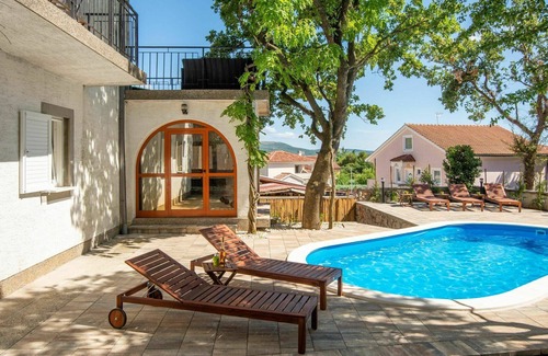 Kornic House | Stunning private villa with A/C, WIFI, private pool, TV, terrace, pets allowed and parking