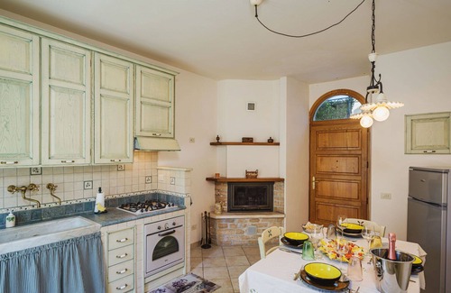 Stazzema House | Stunning private villa for 4 guests with WIFI, TV, terrace and pets allowed