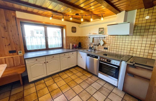 Eisenbach House | Stunning private villa for 5 guests with WIFI, TV and patio