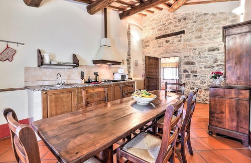 Loro Ciuffenna House | Stunning private villa for 14 people with WIFI, private pool, balcony and pets allowed