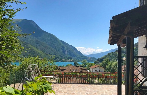 Ledro House | Stunning private villa for 11 guests with WIFI, TV, terrace and pets allowed