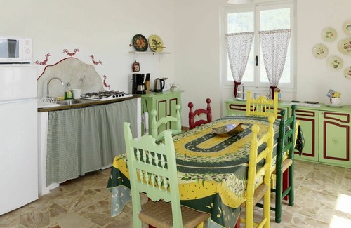 Caravonica House | Stunning private villa for 4 guests with WIFI, TV, patio, pets allowed and panoramic view