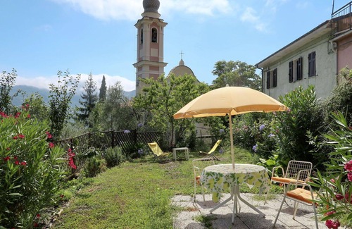 Caravonica House | Stunning private villa for 4 guests with WIFI, TV, patio, pets allowed and panoramic view